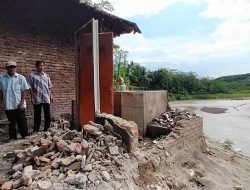 Ratusan Rumah di Bojongrangdu Cimarga Terancam Longsor Bantaran Sungai Cisimeut