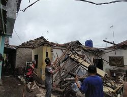 Rumah Warga Rangkasbitung Ambruk Saat Hujan Deras