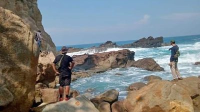 Warga Cilograng Hilang Terseret Ombak di Sawarna