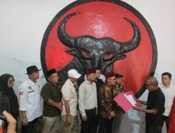 Ambil Formulir Pendaftaran Bacalon Bupati, Ketua Apdesi Lebak Siap Hadapi Trah Jayabaya