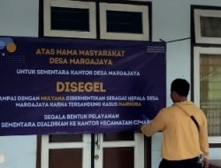 Kades Ditangkap Polda Gegara Narkoba, Warga Segel Kantor Desa Margajaya di Lebak